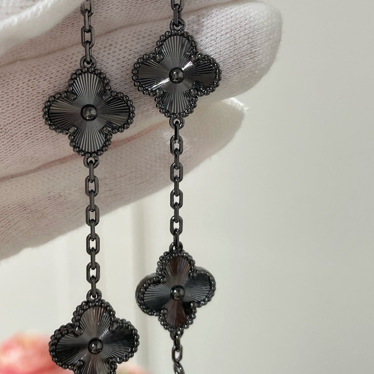 [Mystic Crown]CLOVER 5 MOTIF BLACK BRACELET