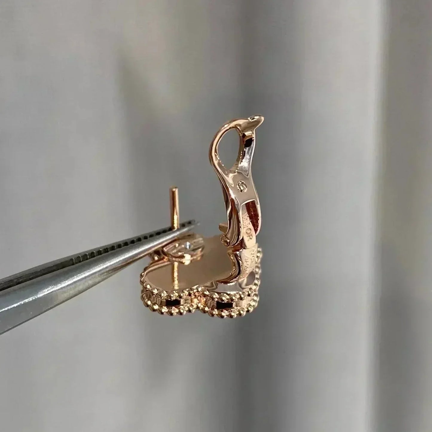 [Mystic Crown]CLOVER MEDIUM 1 MOTIFS  PINK MOP DIAMOND EARRINGS