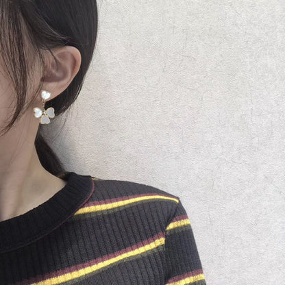 [Mystic Crown]CLOVER SWEET WHITE MOP EARRINGS