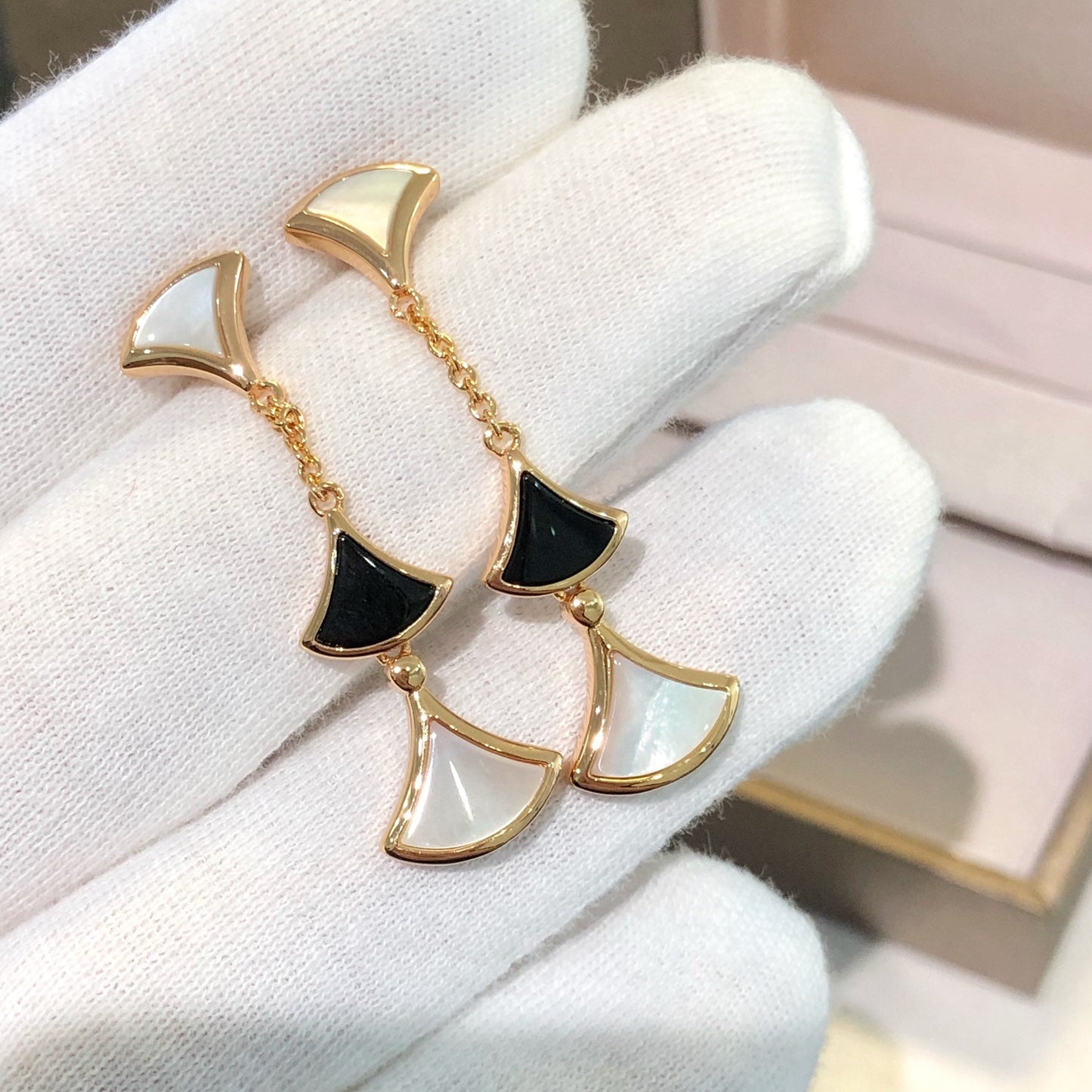 [Mystic Crown]DREAM EARRINGS 3 MOTIFS ONYX MOP PINK GOLD