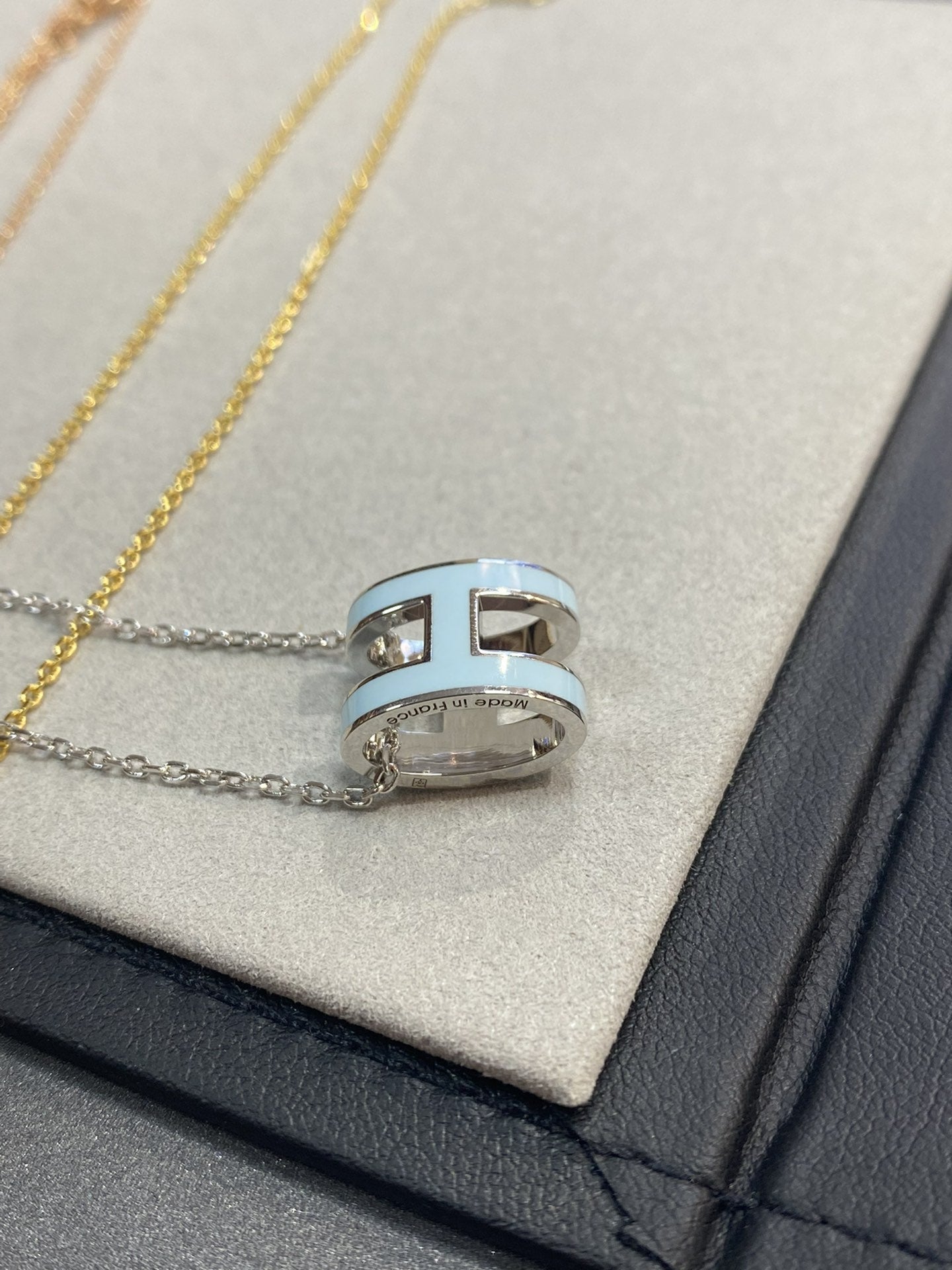 [Mystic Crown]POP H LIGHT BLUE NECKLACE