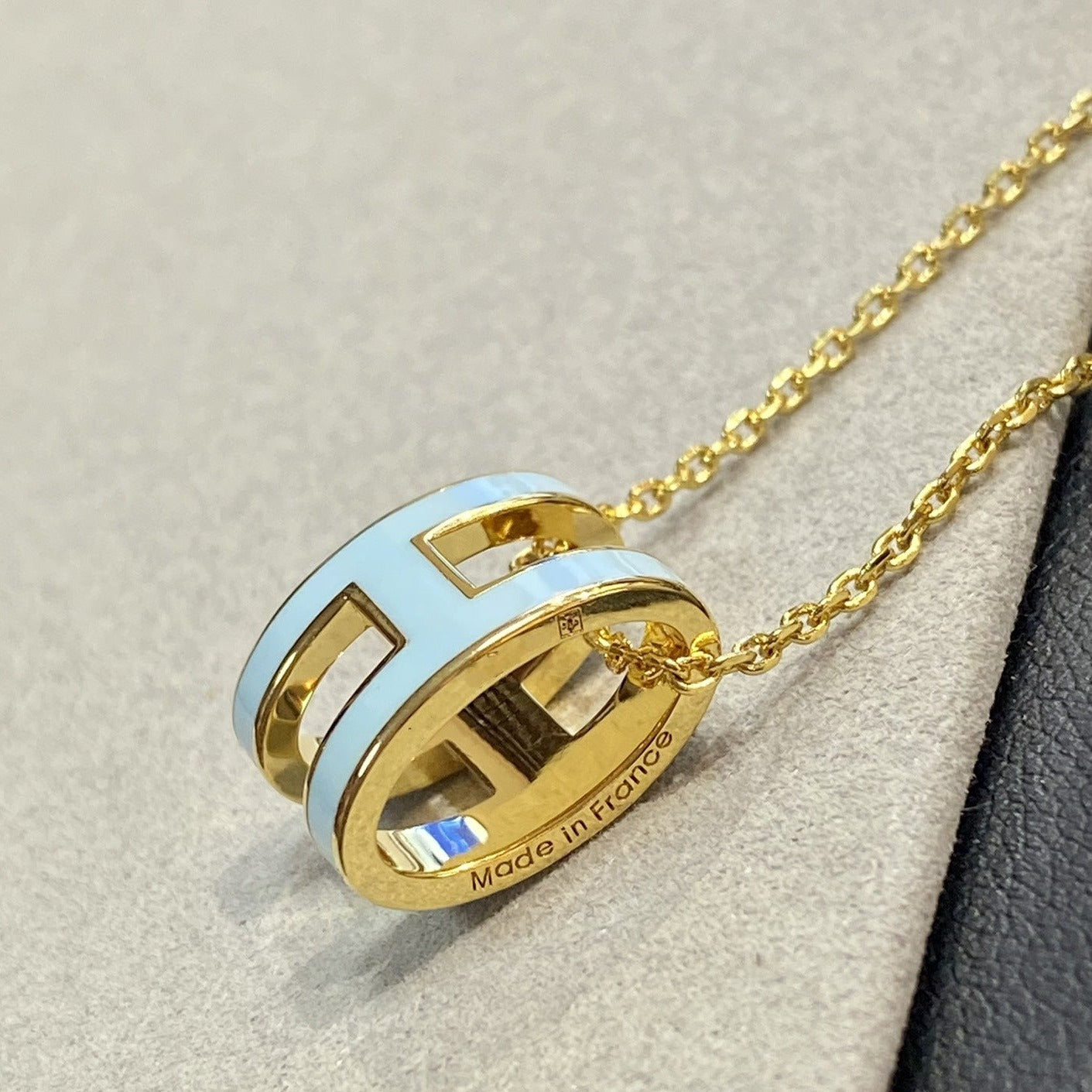[Mystic Crown]POP H LIGHT BLUE NECKLACE