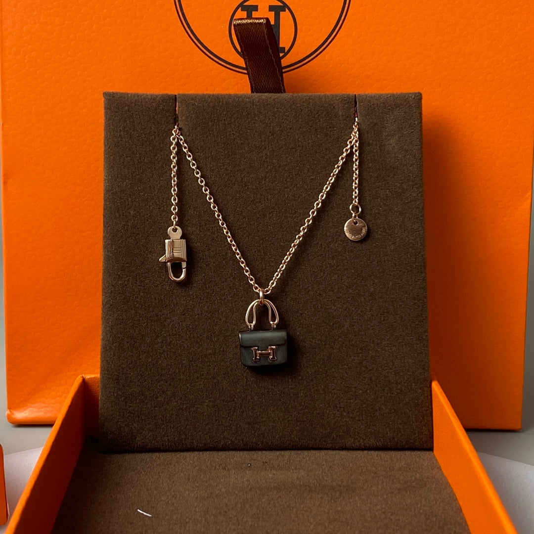 [Mystic Crown]CONSTANCE BLACK PEDANT PINK GOLD NECKLACE