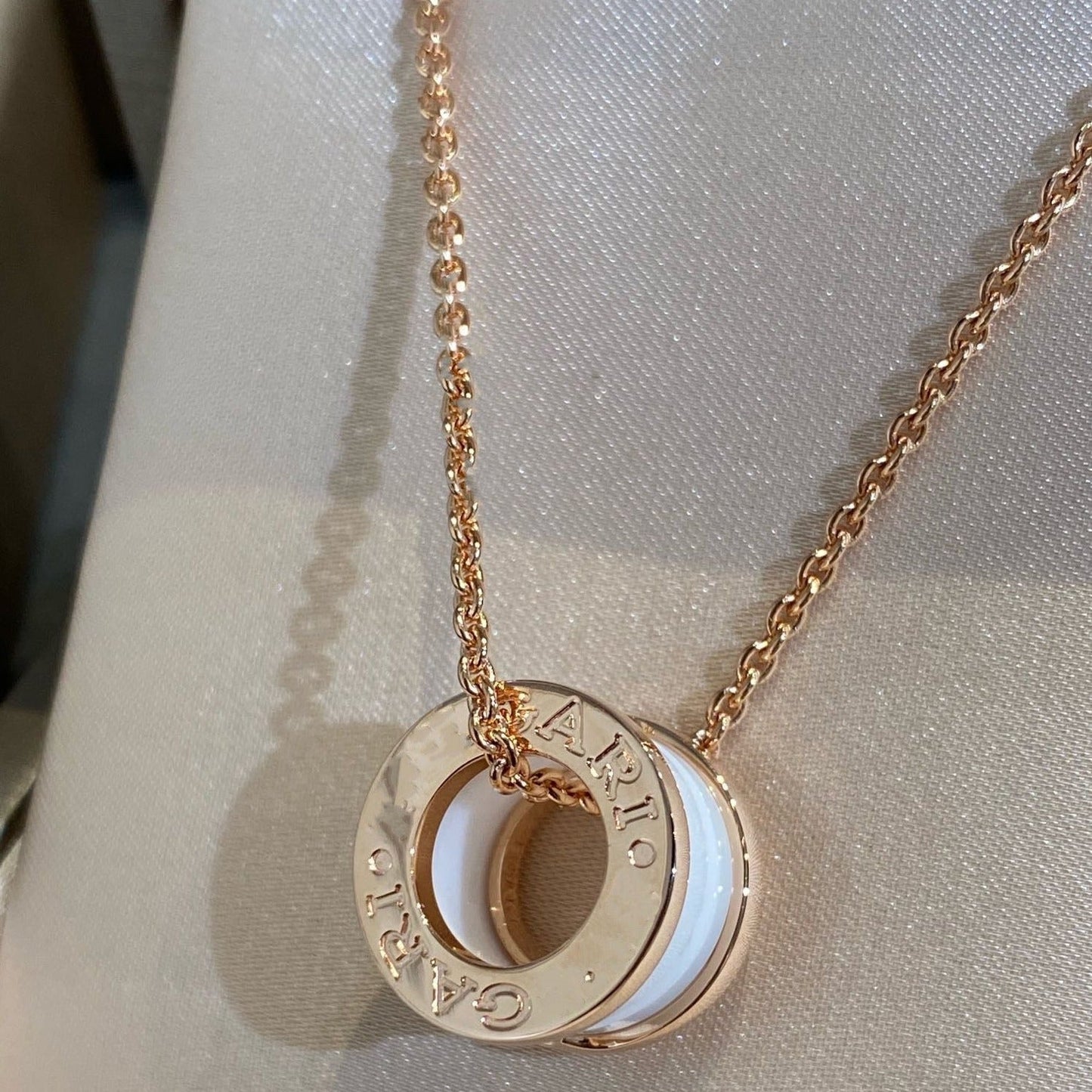 [Mystic Crown]ZERO 1 WHITE CERAMIC PINK GOLD NECKLACE