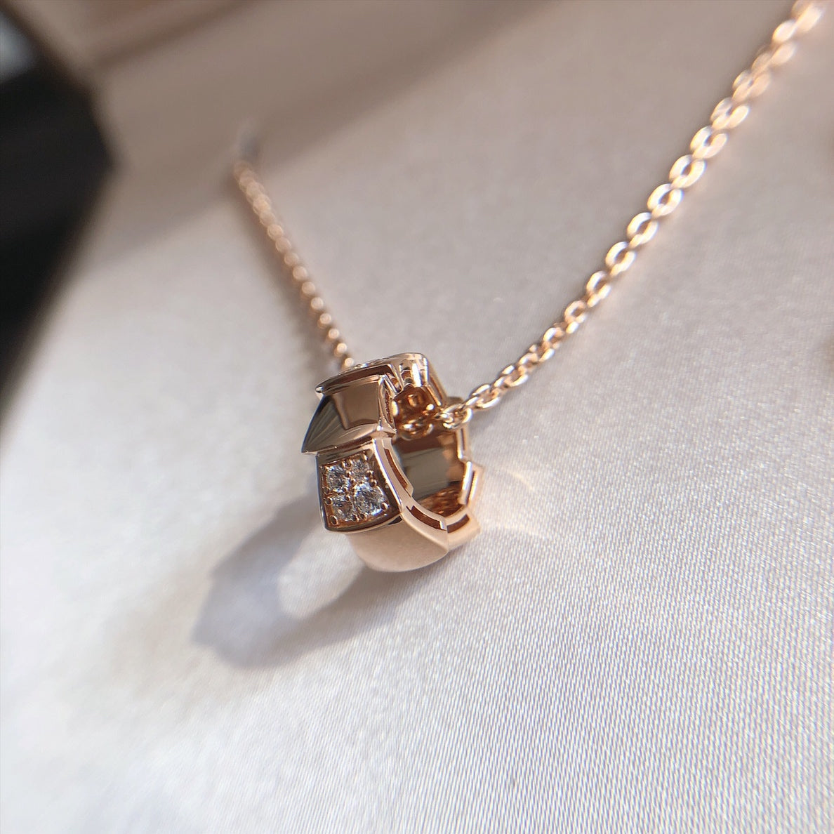 [Mystic Crown]SERPENTI PEDANT DIAMOND PINK GOLD NECKLACE