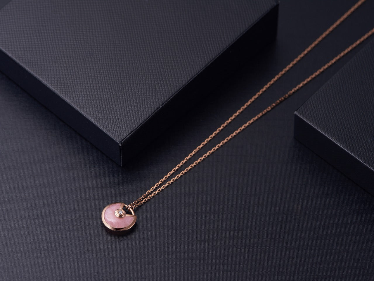 [Mystic Crown]AMULETTE ROSE GOLD PINK MOP NECKLACE