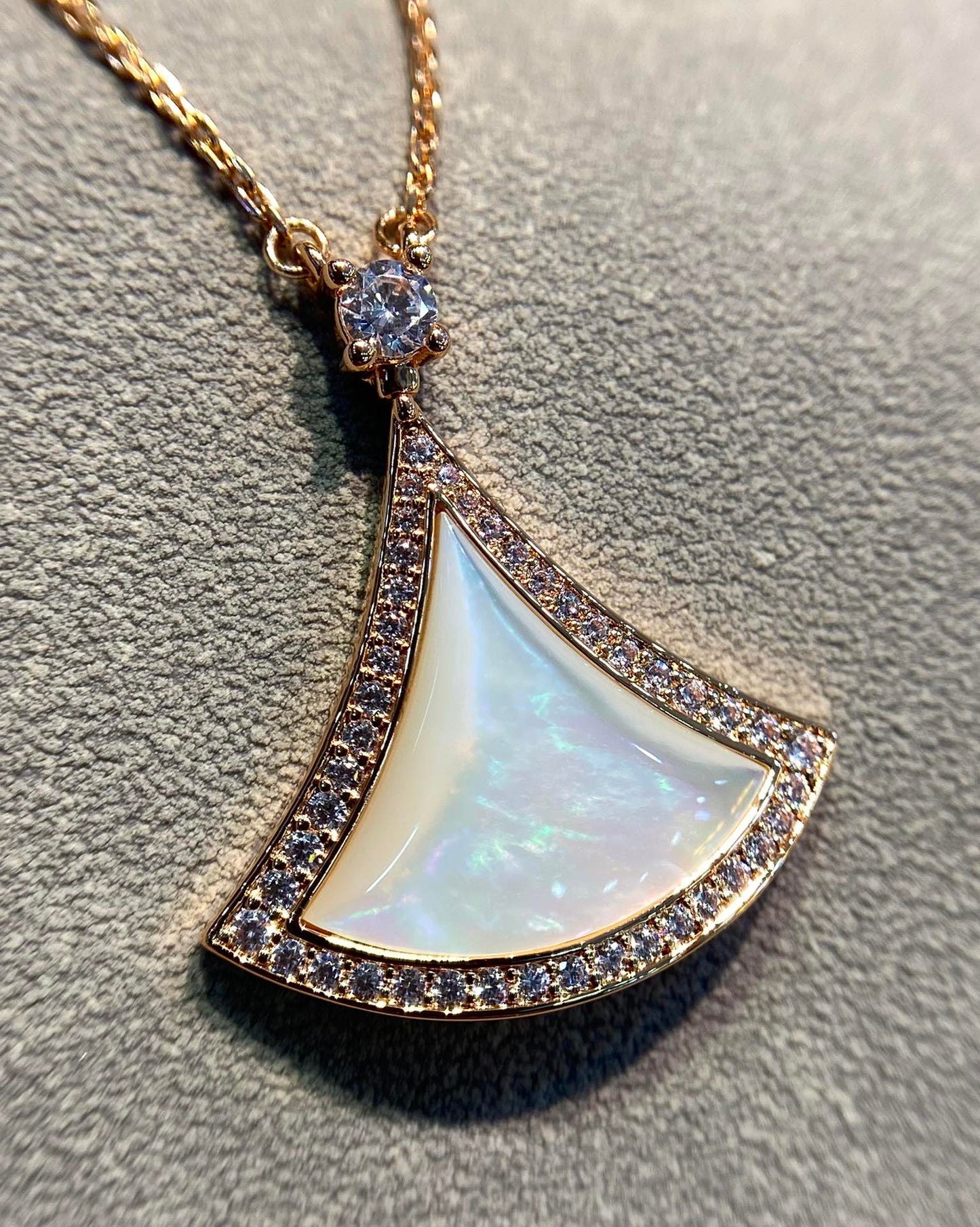 [Mystic Crown]DREAM MOP DIAMOND PAVED PINK GOLD NECKLACE