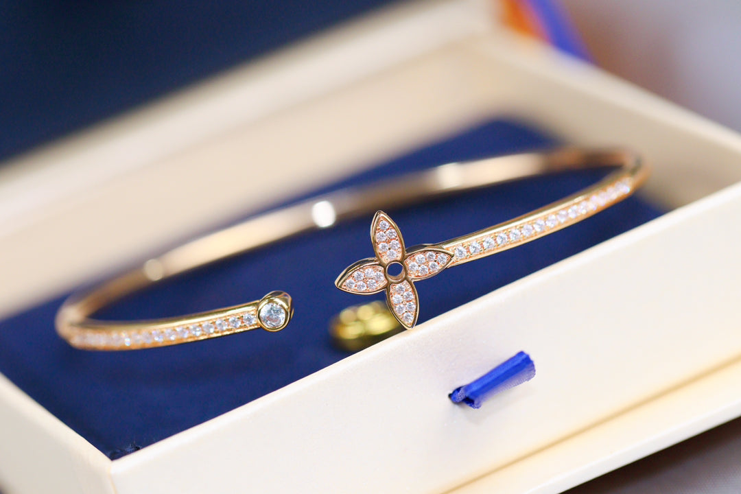 [Mystic Crown]IDYLLE PINK GOLD OPEN BRACELET DIAMOND PAVED
