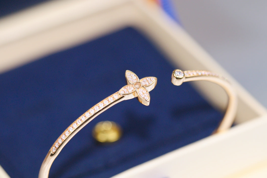 [Mystic Crown]IDYLLE PINK GOLD OPEN BRACELET DIAMOND PAVED