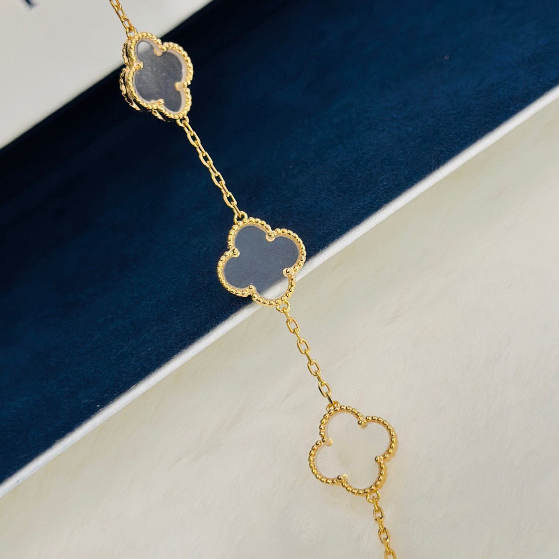[Mystic Crown]CLOVER 5 MOTIF ROCK CRYSTAL PINK GOLD BRACELET