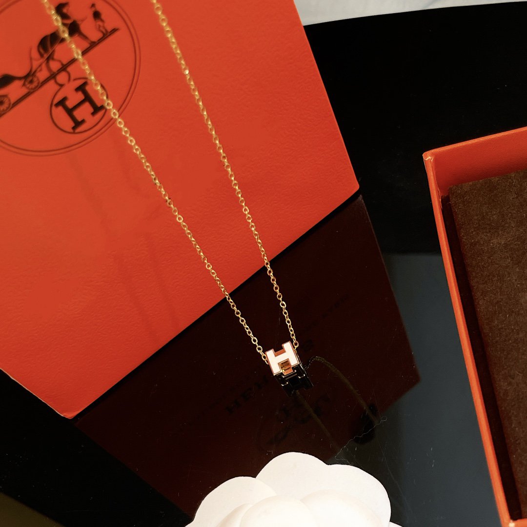 [Mystic Crown]H WHITE SQUARE GOLD NECKLACE