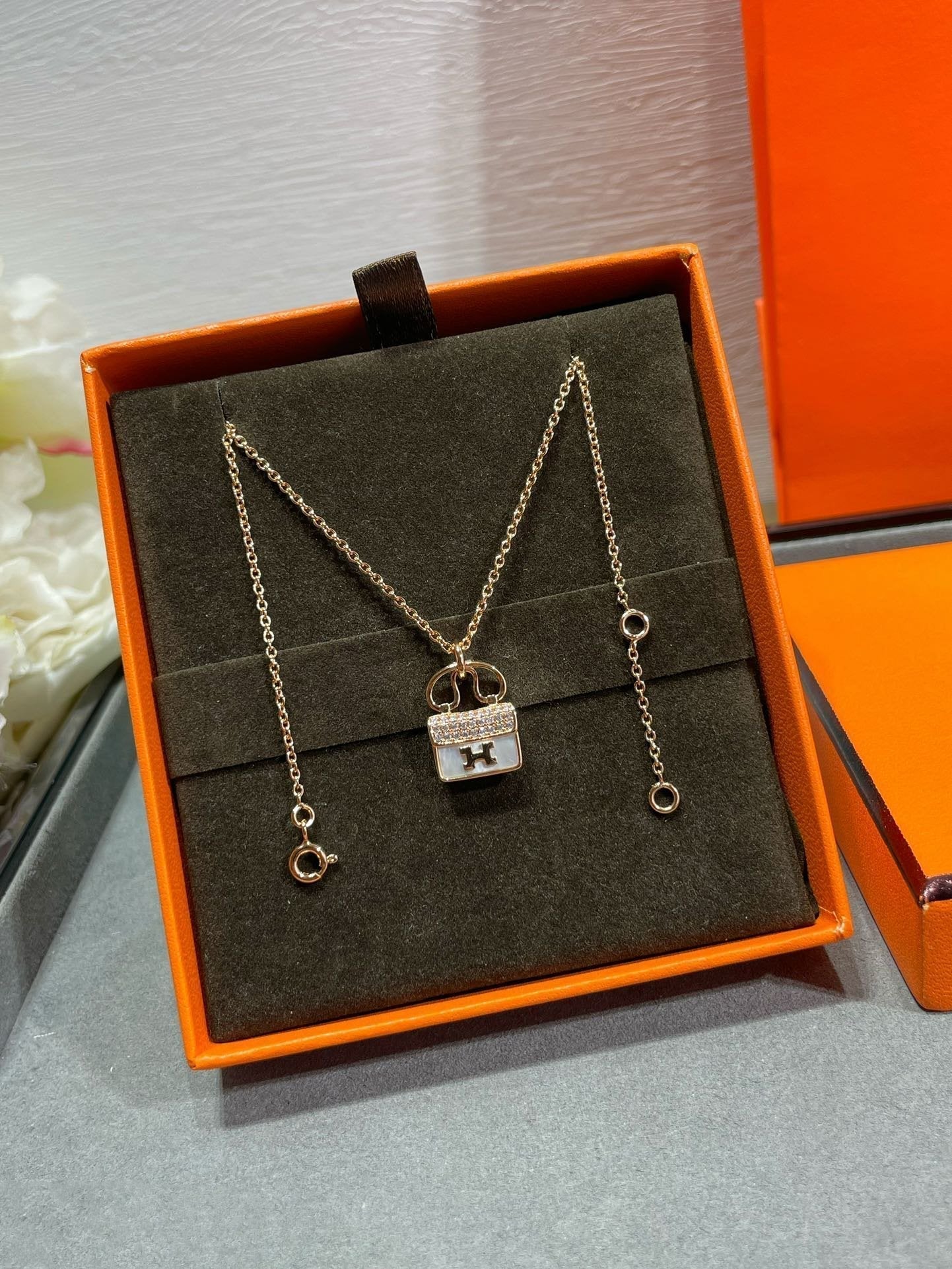 [Mystic Crown]H CIRCE MOISSANITE PENDANT NECKLACE GOLD