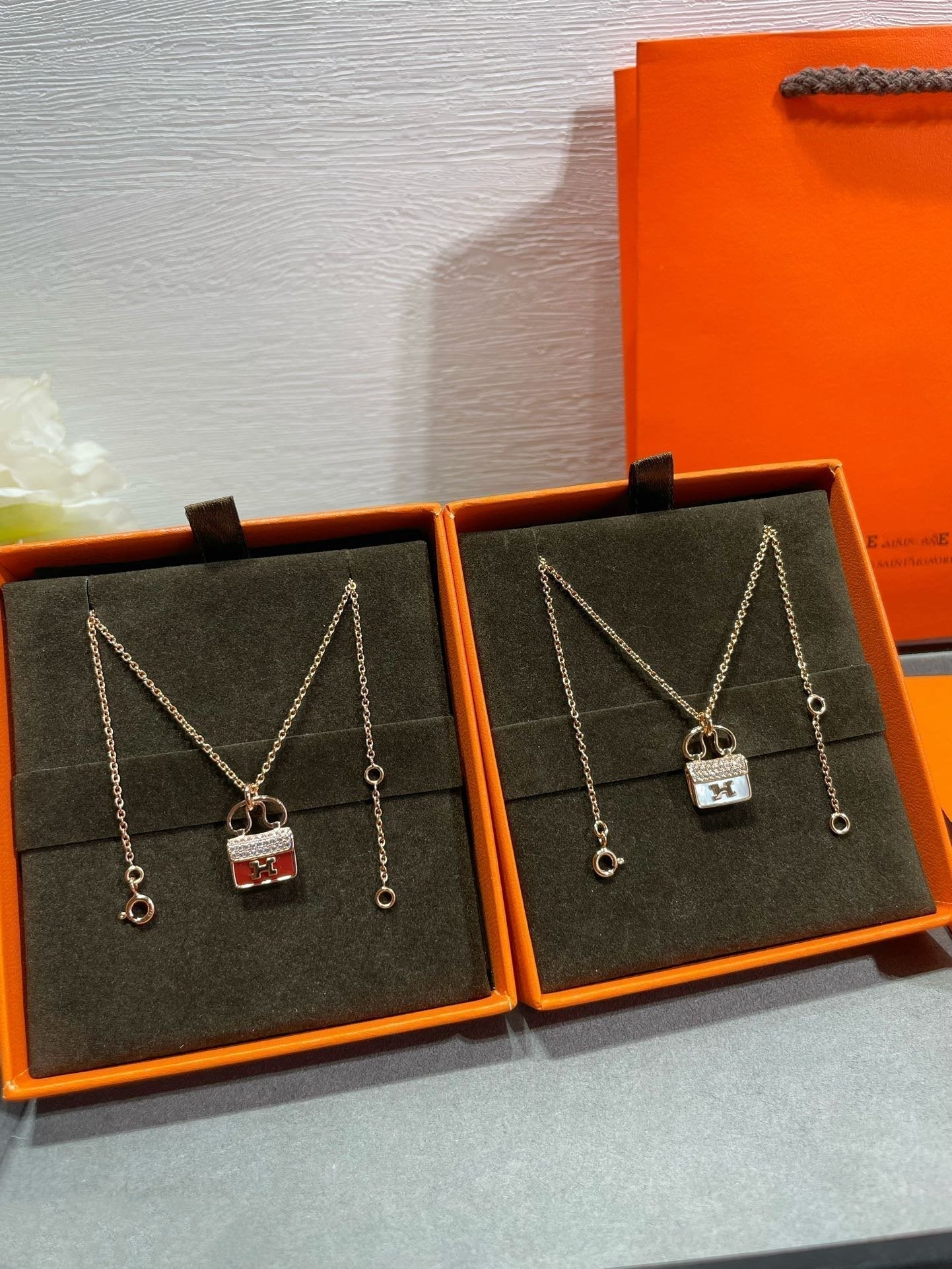 [Mystic Crown]H CIRCE MOISSANITE PENDANT NECKLACE GOLD