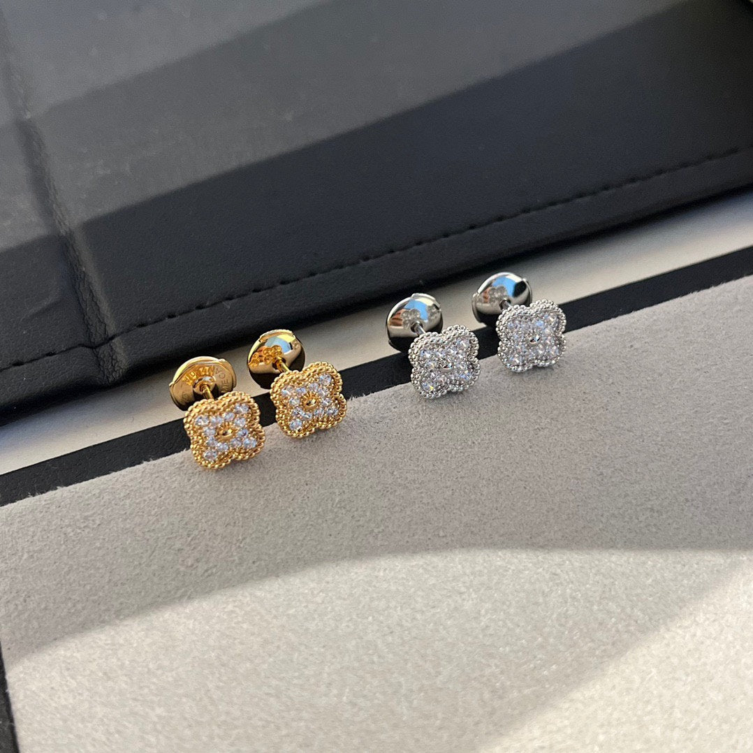 [Mystic Crown]CLOVER MINI DIAMOND STUD EARRINGS